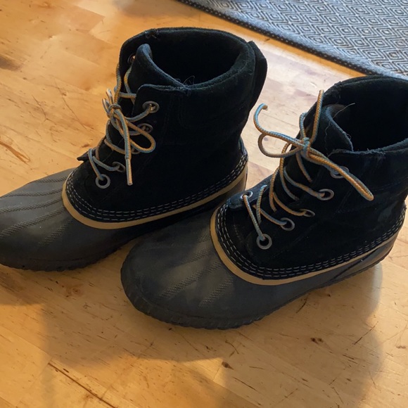 Sorel Black Snow Boots Water Proof - Used once - Picture 2 of 6